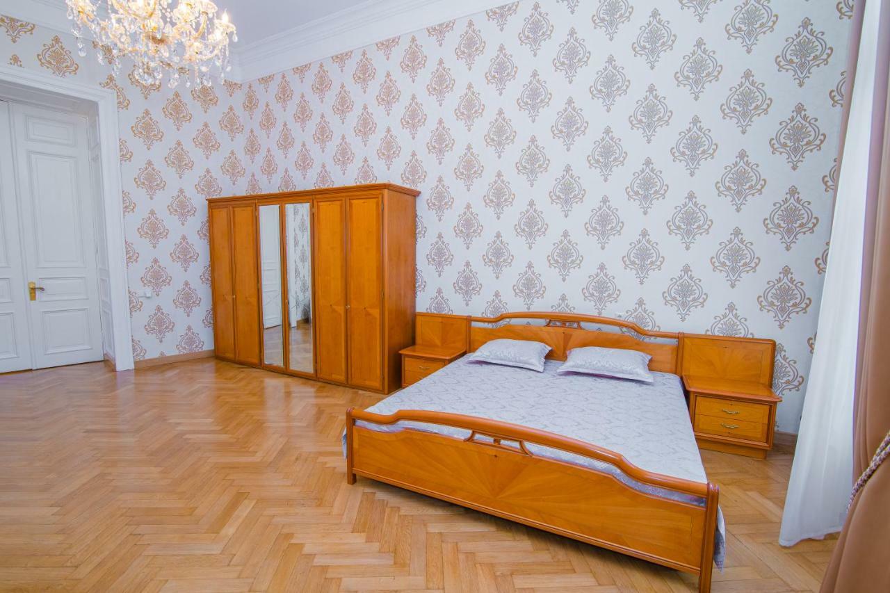 Solo Apartment In City Center Tbilisi Exteriör bild